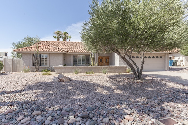 Photo 1 of 29 - 802 E Meadow Ln, Phoenix, AZ 85022