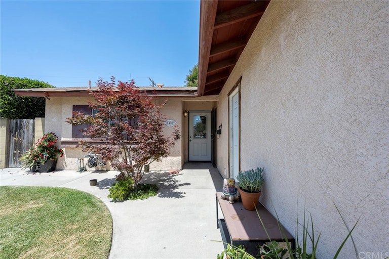 Photo 2 of 7 - 1402 N Jackson St, Santa Ana, CA 92703