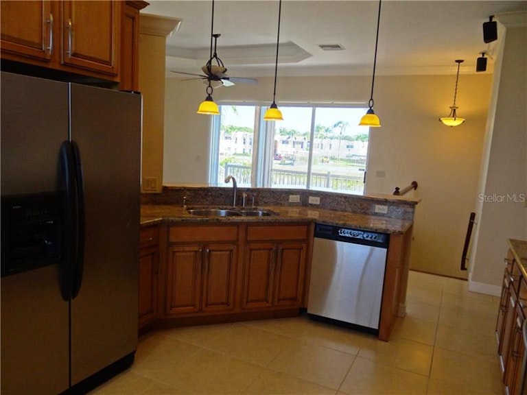 Photo 6 of 24 - 8077 Cheyenne Dr, Seminole, FL 33777