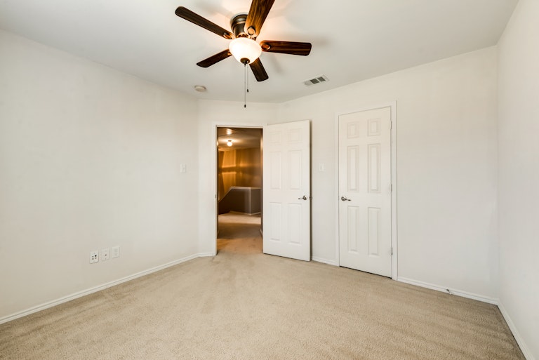 Photo 22 of 33 - 9909 Chadbourne Rd, Fort Worth, TX 76244