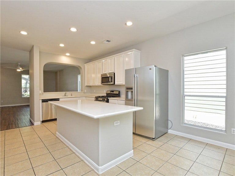 Photo 13 of 40 - 2116 Amur Dr, Austin, TX 78745