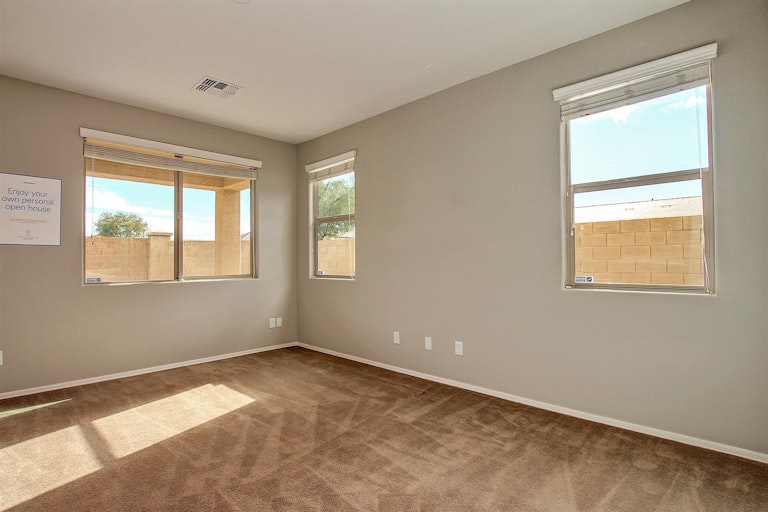 Photo 19 of 28 - 8121 S 23rd Dr, Phoenix, AZ 85041