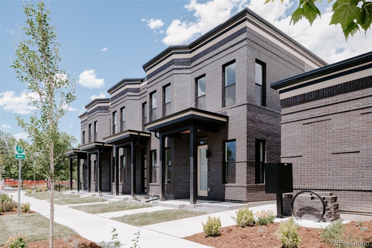 Photo 1 of 16 - 869 30th St, Denver, CO 80205