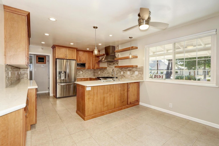 Photo 4 of 45 - 1419 Eastern Ave, Sacramento, CA 95864