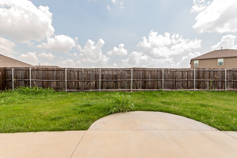 Photo 25 of 25 - 1307 Bent Grass Dr, Princeton, TX 75407
