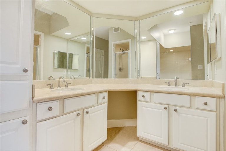 Photo 13 of 26 - 7701 Rialto Blvd #1225, Austin, TX 78735