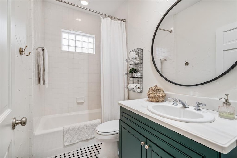 Photo 21 of 40 - 5204 Willis Ave, Dallas, TX 75206