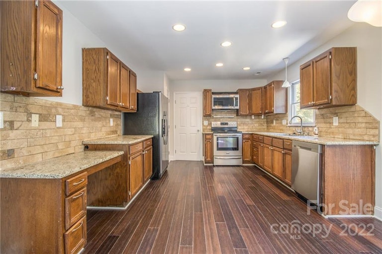 Photo 24 of 32 - 11231 Shandon Way Ln, Charlotte, NC 28262