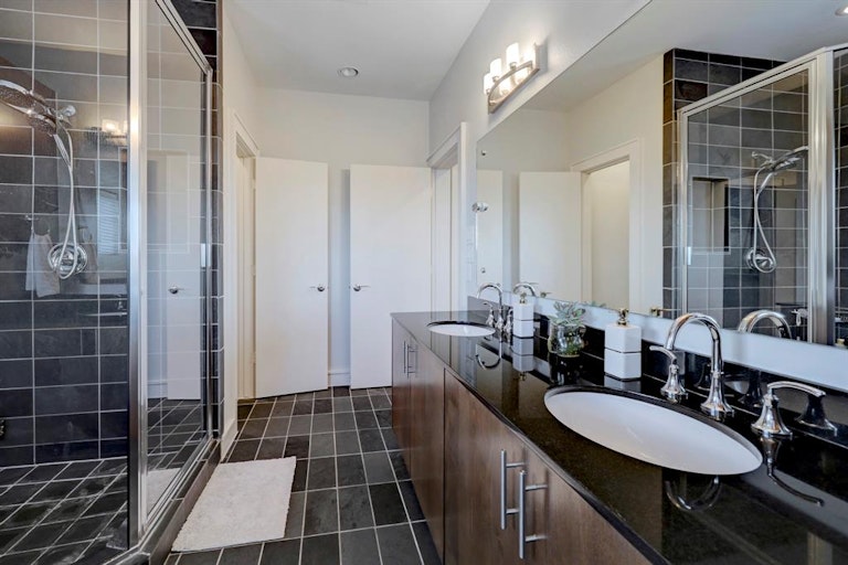 Photo 19 of 20 - 827 W 25th St Unit B, Houston, TX 77008