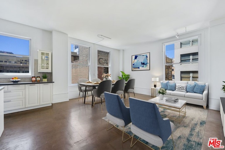 Photo 1 of 30 - 215 W 7th St #801, Los Angeles, CA 90014