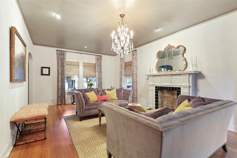 Photo 3 of 49 - 2203 University Blvd, Houston, TX 77030