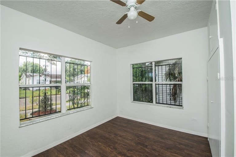 Photo 6 of 12 - 2721 W Chestnut St, Tampa, FL 33607