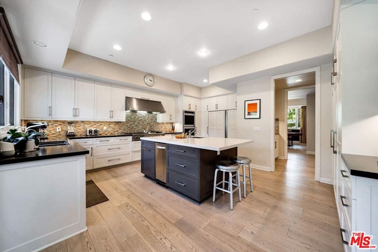 Photo 12 of 43 - 11706 Chaparal St, Los Angeles, CA 90049