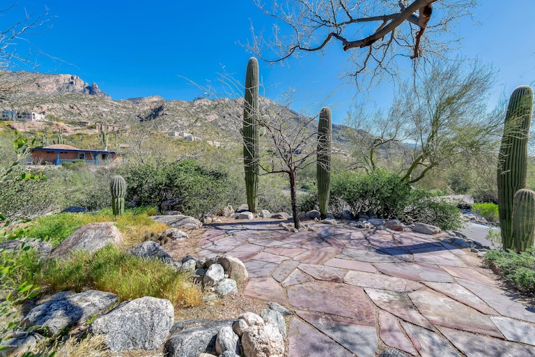Photo 10 of 30 - 6865 N Columbus Blvd, Tucson, AZ 85718