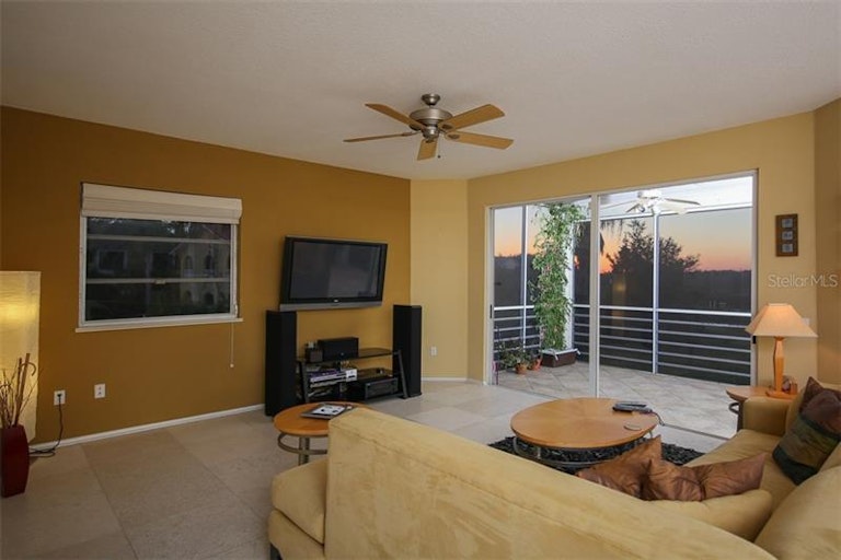 Photo 10 of 25 - 6511 Bayshore Rd, Palmetto, FL 34221