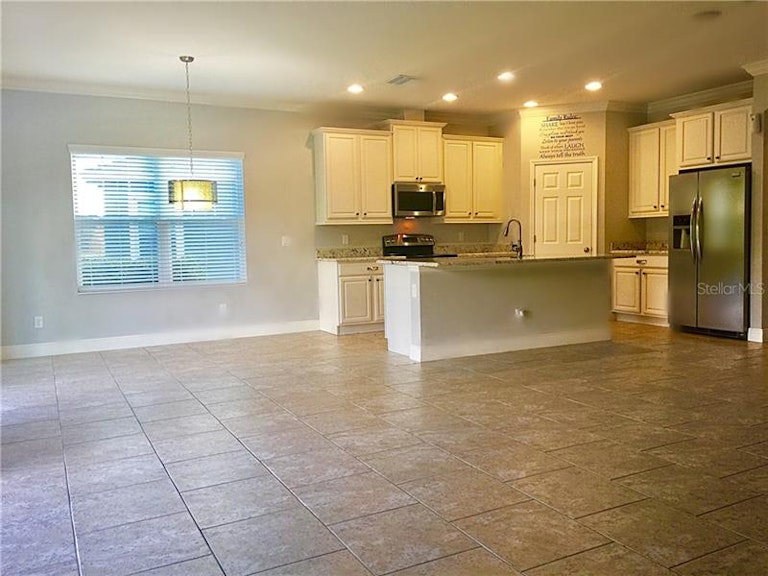 Photo 14 of 25 - 6352 Bradford Hill Ct, Wesley Chapel, FL 33545