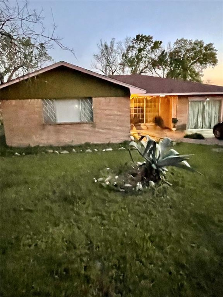 Photo 2 of 16 - 3804 Corto St, Houston, TX 77016