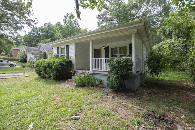Photo 4 of 33 - 104 Archdale Dr, Durham, NC 27707
