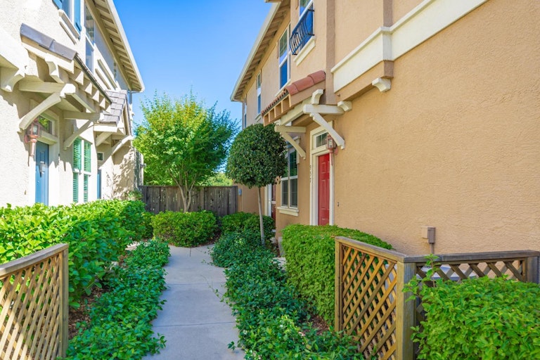 Photo 3 of 42 - 955 Marvin Gardens Way #28, Rocklin, CA 95765