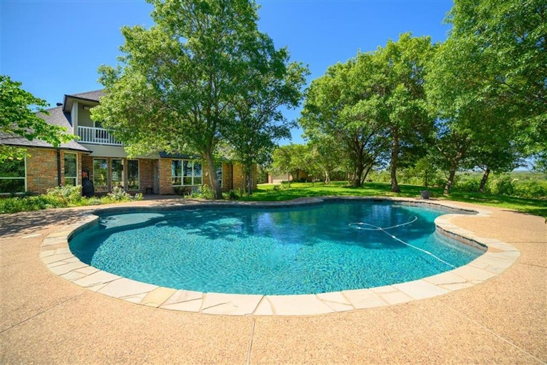 Photo 35 of 40 - 575 Chandler Dr, Aledo, TX 76008