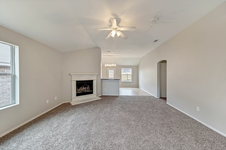 Photo 9 of 26 - 8904 Catalonia Dr, Dallas, TX 75217