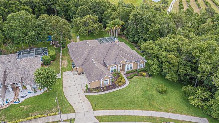 Photo 2 of 36 - 1462 Kensington Woods Dr, Lutz, FL 33549