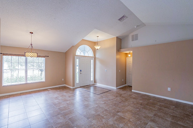 Photo 10 of 29 - 1170 Howland Blvd, Deltona, FL 32738