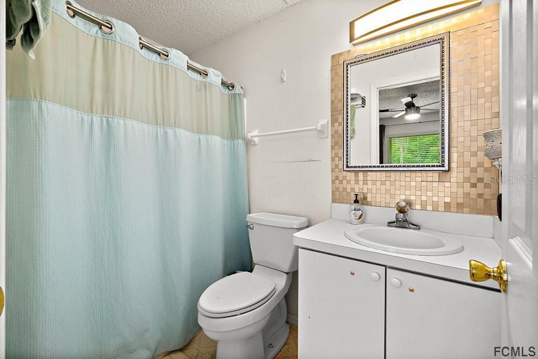 Photo 25 of 39 - 13 Lloshire Path, Palm Coast, FL 32164