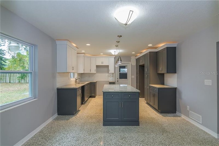 Photo 6 of 15 - 5320 Eggleston Ave, Orlando, FL 32810