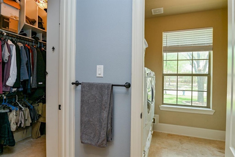 Photo 23 of 44 - 5306 Clear Landing Ct, Rosharon, TX 77583