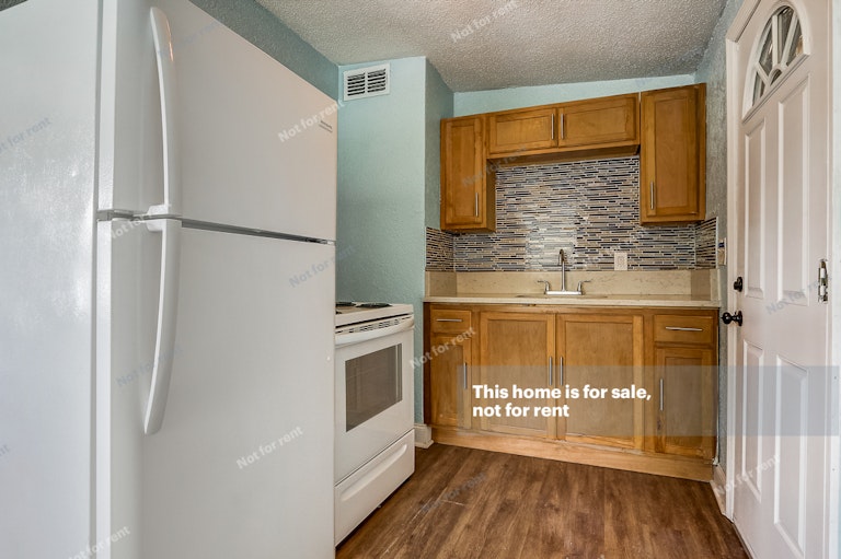 Photo 19 of 29 - 4030 Lockhart Dr N, Jacksonville, FL 32209
