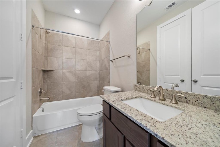 Photo 11 of 23 - 10615 Scrub Oak Dr, Rosharon, TX 77583