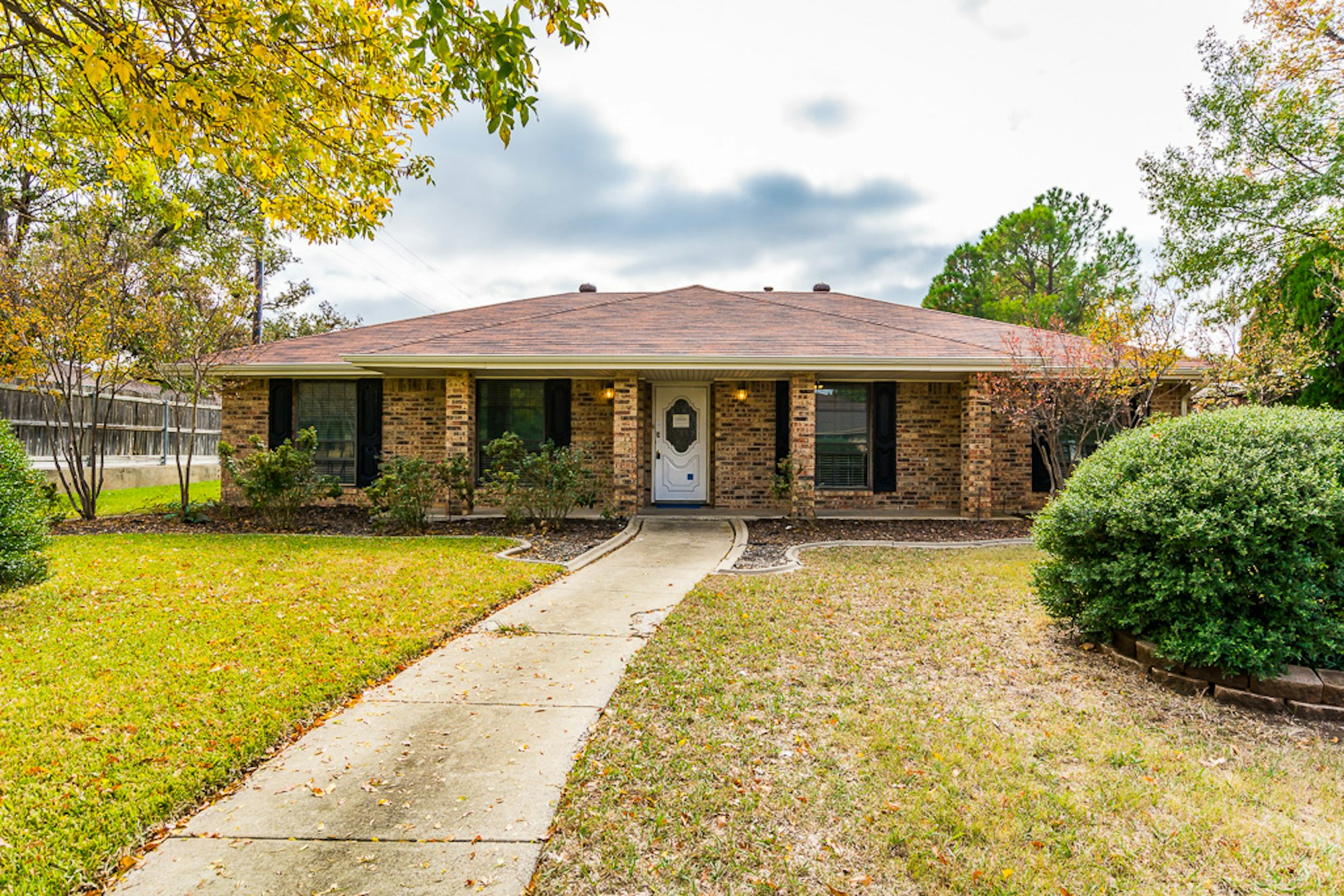 Photo 1 of 28 - 1101 Lopo Rd, Flower Mound, TX 75028