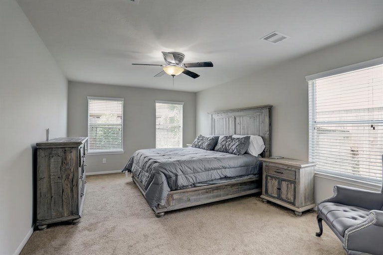 Photo 23 of 32 - 1910 Grandoak Dr, Pearland, TX 77581