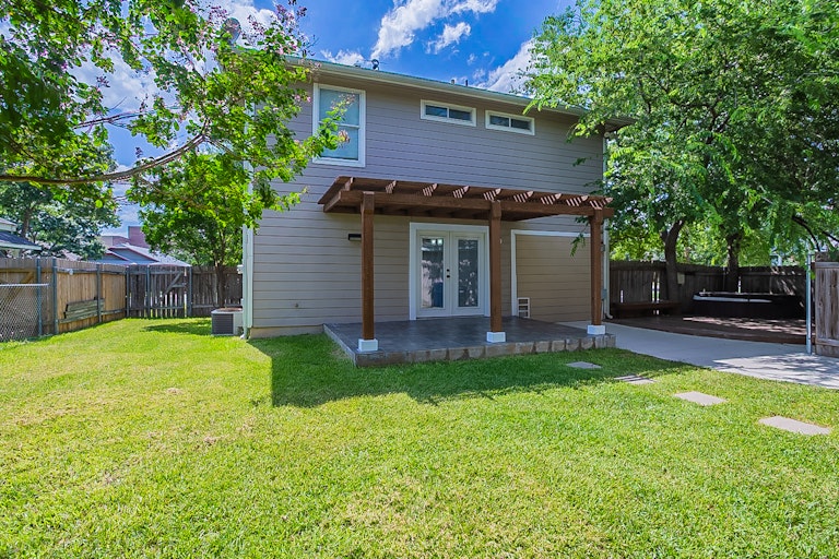 Photo 5 of 16 - 702 Claude W Black, San Antonio, TX 78203