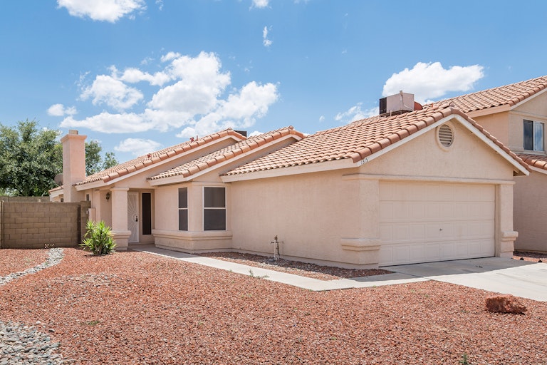Photo 2 of 21 - 1315 E Helena Dr, Phoenix, AZ 85022
