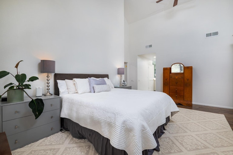 Photo 31 of 40 - 317 Wyndgate Rd, Sacramento, CA 95864