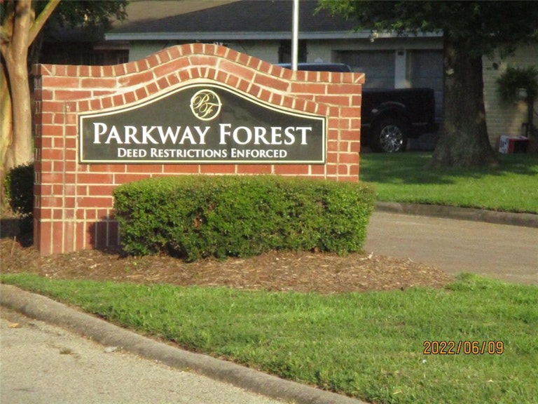 Photo 3 of 9 - 12743 Fern Forest Dr, Houston, TX 77044
