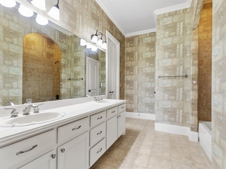 Photo 19 of 40 - 1140 King Mark Dr, Lewisville, TX 75056