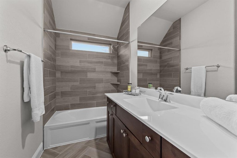 Photo 25 of 38 - 5922 Arcola Meadow Ct, Houston, TX 77059