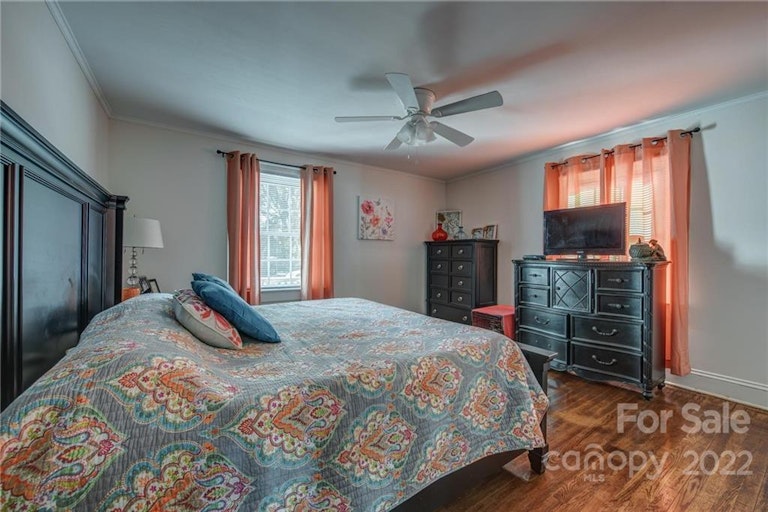 Photo 16 of 22 - 502 W Trade St, Dallas, NC 28034