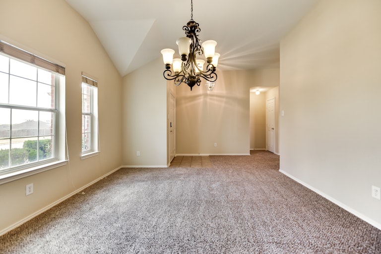 Photo 4 of 27 - 10409 Lake Bend Trl, Hurst, TX 76053