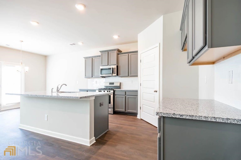 Photo 9 of 32 - 4389 Cannon Walk #8, Ellenwood, GA 30294