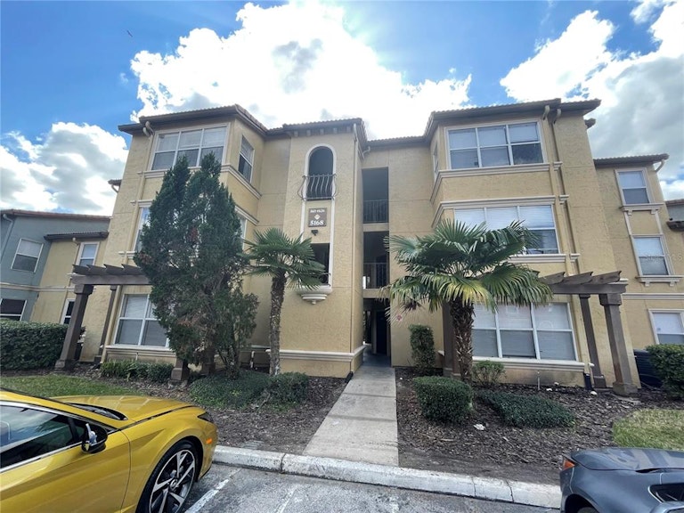 Photo 4 of 44 - 5168 Conroy Rd #25, Orlando, FL 32811