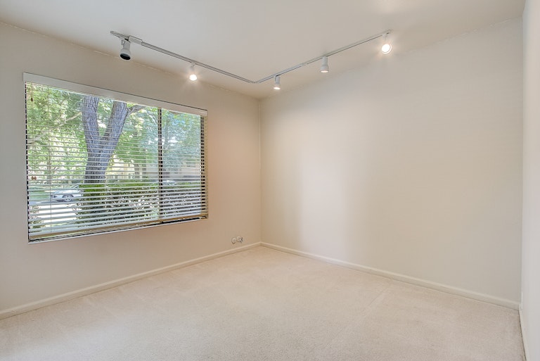 Photo 23 of 35 - 106 Hartnell Pl, Sacramento, CA 95825