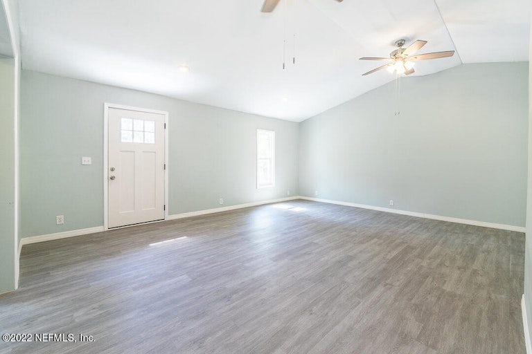 Photo 5 of 17 - 13350 Beall Ave, Jacksonville, FL 32218