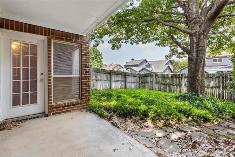 Photo 25 of 26 - 405 Crowe Dr, Euless, TX 76040