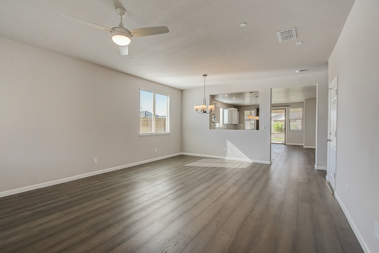 Photo 8 of 34 - 6025 Belfast Way, Roseville, CA 95747