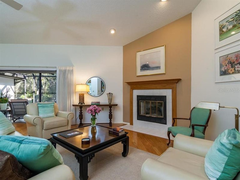 Photo 5 of 25 - 6079 Ravenwood Dr, Sarasota, FL 34243