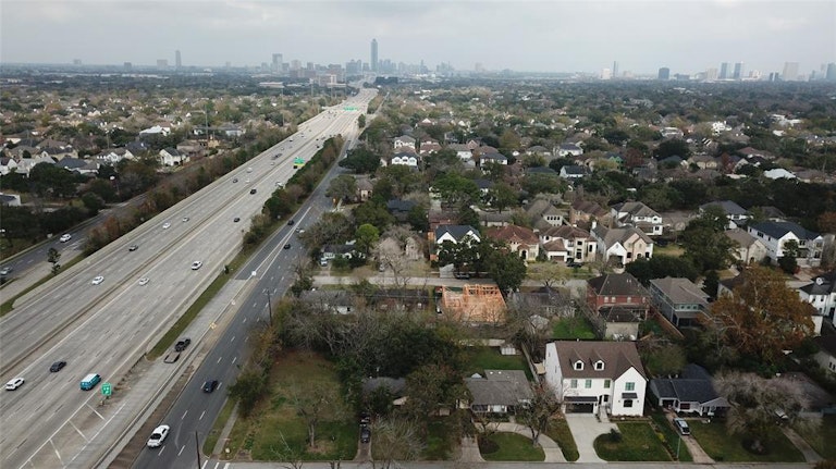 Photo 10 of 12 - 4626 Maple St, Bellaire, TX 77401